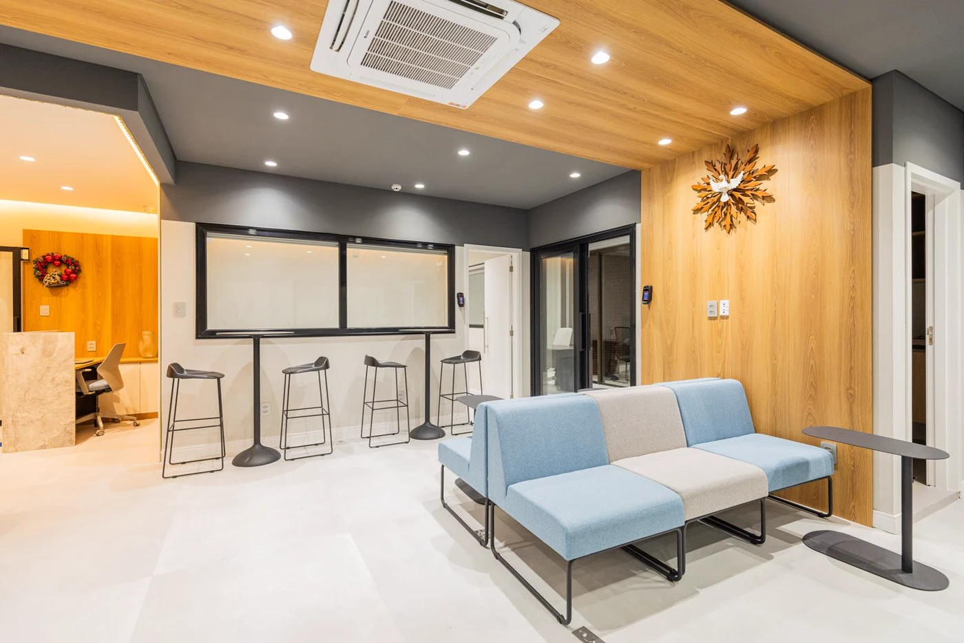 Lounge da unidade Coroa do Meio do Portal Coworking